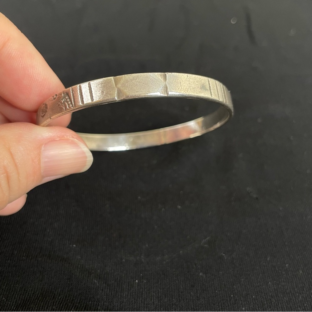 Vintage Mid-Century North African Silver Bangle Bracelet - Picture 5 of 9